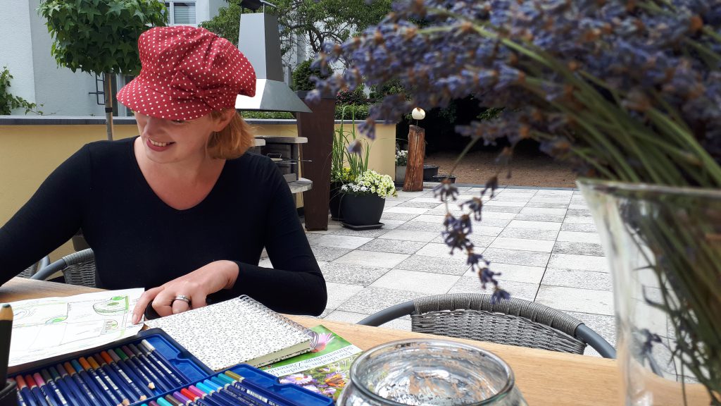 Svea J. Held - Die Autorin des Gartenblogs Romantische Garten Liebe.de, in dem sie von ihrer Gartenplanung und den Schritten um einen romantichen Garten anlegen zu können erzählt.