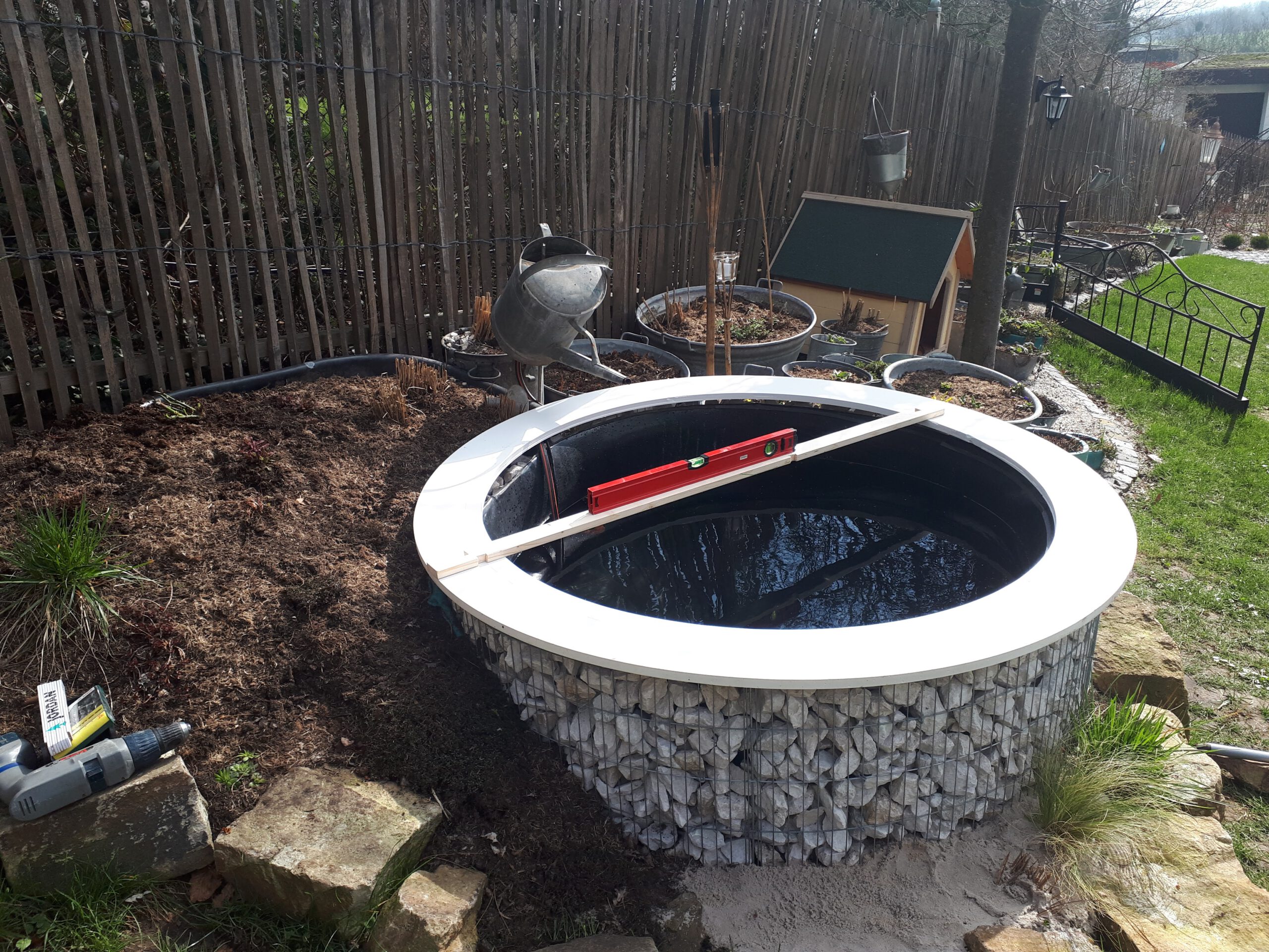 Garten Whirlpool selber bauen in 7 Schritten zum Badespaß